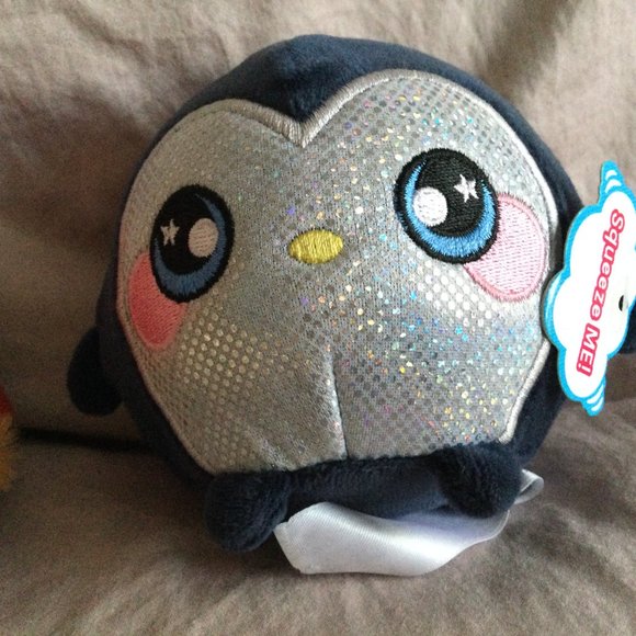 Pair of Small Owl Plush Aurura makes Owl sounds and Squeezamal - Picture 3 of 6